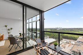 Chic 1-bed With Pool by River, Ferry & Amenities