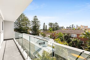 Coastal 2-bed Apartment Steps From Manly Beach