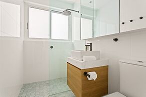 Coastal 2-bed Apartment Steps From Manly Beach