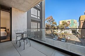 Unwind in Elegance: Your Perfect Braddon Apartment