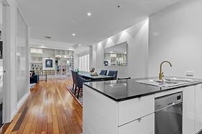 Stylish and Spacious 2-bed Apartment Melbourne