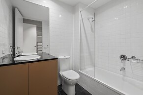 Stylish and Spacious 2-bed Apartment Melbourne