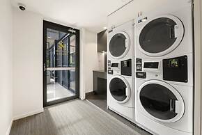 Elegant Studio With Parking
