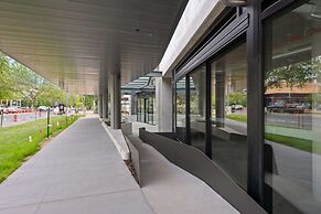 Elegant Studio With Parking