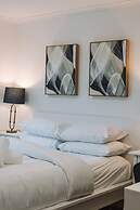 Lakeside 3-bed Apartment With Jacuzzi