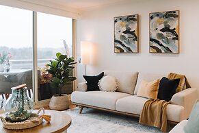 Lakeside 3-bed Apartment With Jacuzzi
