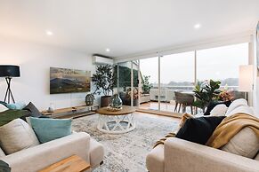 Lakeside 3-bed Apartment With Jacuzzi