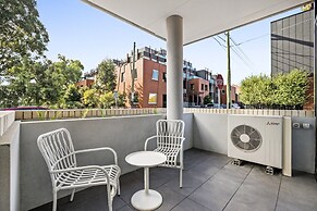 Bright Terrace Unit Next to Chapel St Dining