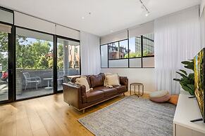 Bright Terrace Unit Next to Chapel St Dining