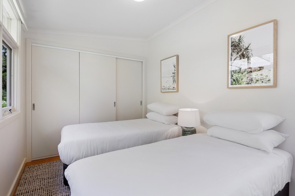 Spacious Coastal 4-bed Steps From the Sand