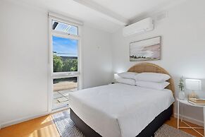Spacious Coastal 4-bed Steps From the Sand