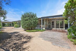 Spacious Coastal 4-bed Steps From the Sand