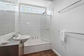 Spacious Coastal 4-bed Steps From the Sand