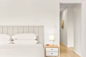 Bright and Convenient Apartment, Close to Shops