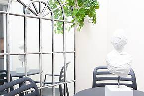 Modern and Cosy Inner West Apartment