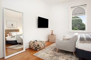 Modern and Cosy Inner West Apartment
