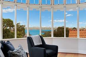 Huge Harbour View Apartment In Historic Home