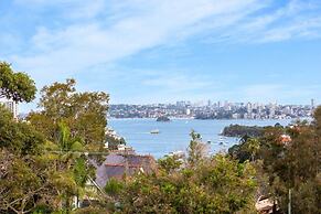 Huge Harbour View Apartment In Historic Home
