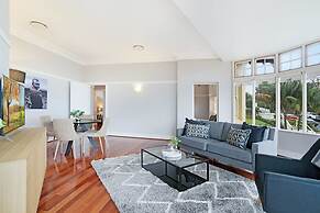 Huge Harbour View Apartment In Historic Home