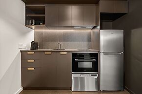 Spotless Braddon Studio With Accessible Bathroom