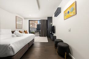Spotless Braddon Studio With Accessible Bathroom