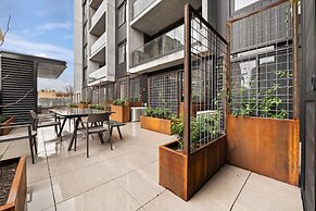 Spotless Braddon Studio With Accessible Bathroom