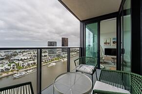 2-bed With Harbour Views & Outstanding Amenities