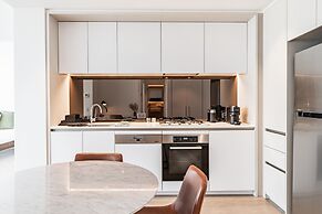 2-bed With Harbour Views & Outstanding Amenities