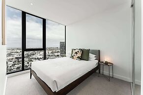 2-bed With Harbour Views & Outstanding Amenities