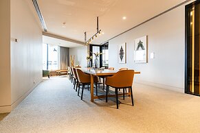 2-bed With Harbour Views & Outstanding Amenities