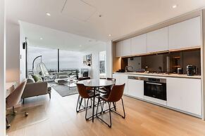 2-bed With Harbour Views & Outstanding Amenities