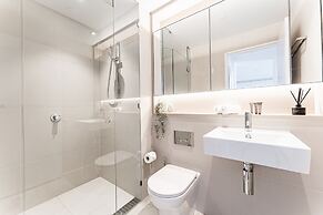 2-bed With Harbour Views & Outstanding Amenities