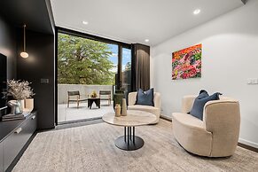 Braddon Studio With Parking & BBQ