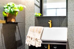 Braddon Studio With Parking & BBQ