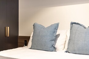 Braddon Studio With Parking & BBQ
