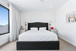 Deluxe 4-bed Home With Pool & Fire Pit