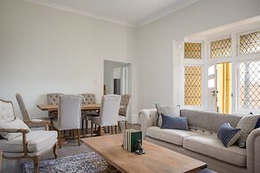 Central 2-bed Apartment With Private Parking