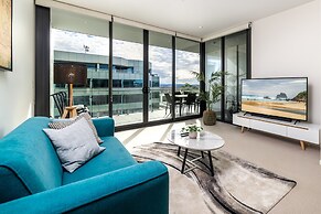 Spacious 1-bed With View in Central Location