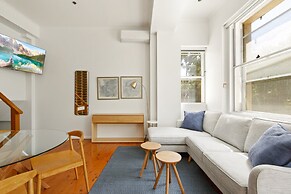 Stylish Inner City 2-bed Unit by Fig Lane Park