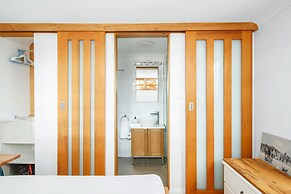 Stylish Inner City 2-bed Unit by Fig Lane Park