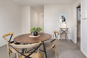 Central 1-bed With Parking, BBQ