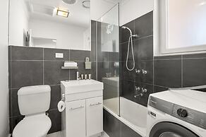 Sleek Richmond 1-bed Close to Everything