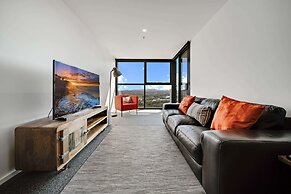 Chic 1-bed With Stunning Lake View & Indoor Pool