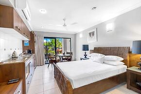 Blue Lagoon Resort Lakeside Apartment