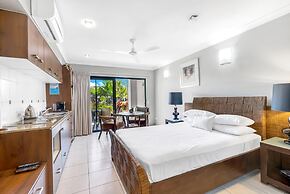 Blue Lagoon Resort Lakeside Apartment