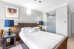 Blue Lagoon Resort Lakeside Apartment