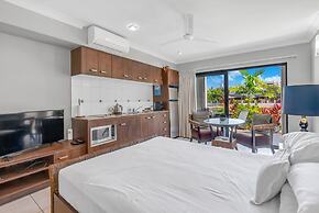 Blue Lagoon Resort Lakeside Apartment