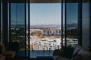 1-bed With Amazing Views, Pool, Gym, BBQ & Parking