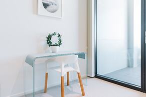 1-bed With Amazing Views, Pool, Gym, BBQ & Parking