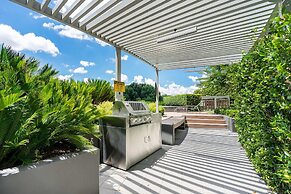 1-bed With Amazing Views, Pool, Gym, BBQ & Parking